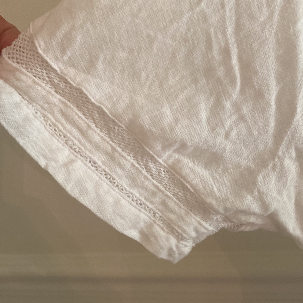 White blouse - Picture 2 of 4